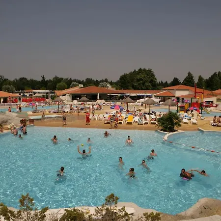 Les Charmettes 4 Etoiles Emplacement 8 Pers Calme Et Spacieux - 429